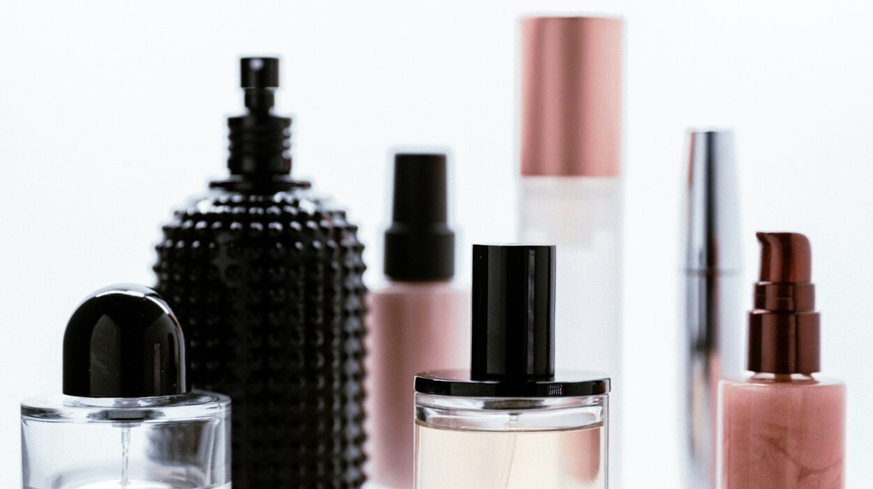 flacons de parfums et de maquillage